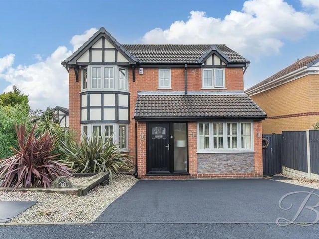 Charming home with space for the whole family. Located on the peaceful Cotterdale Close in Forest Town, Mansfield, this impressive detached house combines comfort and style with a spacious, family-friendly layout. With its modern amenities, this property is ideal for those seeking a welcoming home in a tranquil neighbourhood.