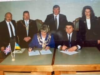 Ramon Shramovat Mayor of Stryi and sally Higgin chair of Mansfield District Council sign the twinning agreement in 1997