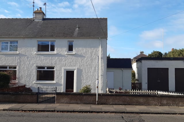 3 bedroom semi-detached house in Kelso.
Average house price in Scottish Borders - £170,790.