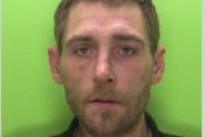 Darren Mee is wanted by Nottinghamshire Police
