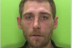 Darren Mee is wanted by Nottinghamshire Police