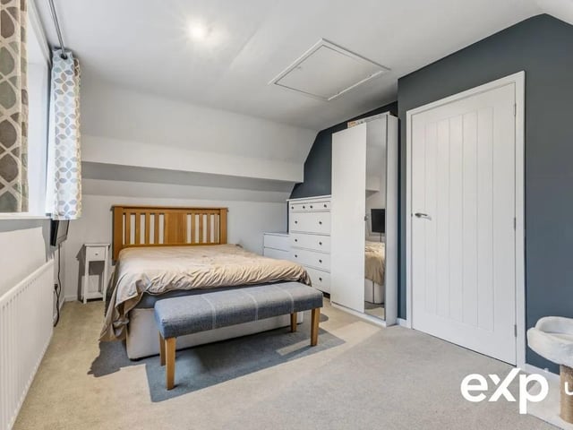 The attractive principal bedroom boasts roomy proportions with a vaulted ceiling and is presented with a sophisticated décor.