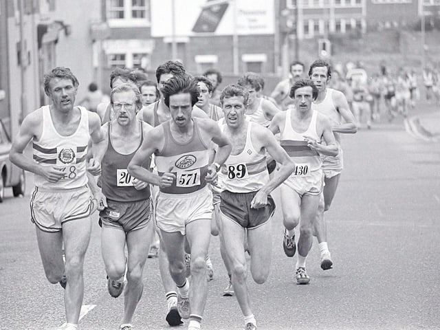 Action from the Mansfield half marathon in 1981.