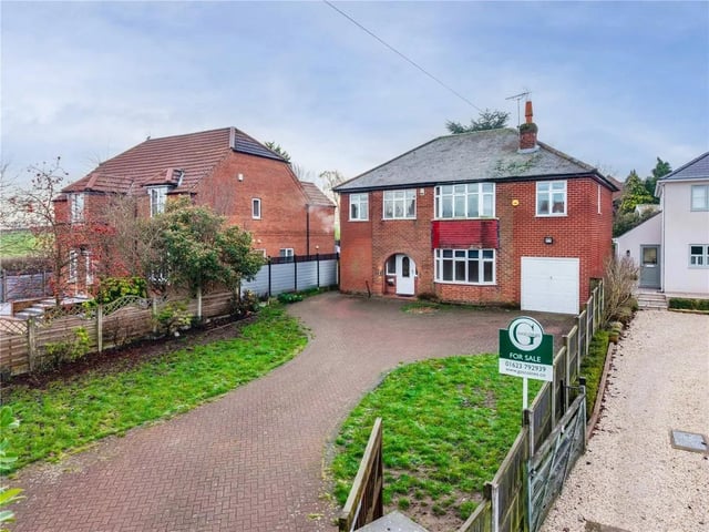 Five bedroom detached family home situated in a sought after location on the edge of the village. The property comprises of entrance hall, kitchen, utility, lounge, snug, conservatory, WC and garage to the ground floor. To the first floor are five bedroom, the master bedroom benefiting from an ensuite and walk in wardrobe, there is also a family bathroom. To the front of the property is a large driveway which in turn leads to a single integral garage, the front garden has fenced boundaries to the side. To the rear of the property is a block paved low maintenance garden with fenced boundaries.