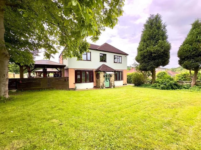 A fantastic opportunity to purchase a four bedroom family home with 13.5 acres of land. The property boasts 4 large outbuildings and also has the added benefit of stables all ready for use. Then along the rear of the land and running parallel to The Hill is approximately 11.4 acres of woodland forming part of the sale.