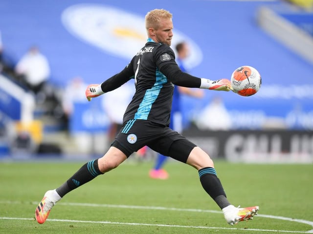 Kasper Schmeichel has emerged a target for Chelsea this summer to replace Kepa Arrizabalaga. The Leicester City ace would prefer a move to Manchester United, following in his dad’s footsteps. The Red Devils, however, are keeping tabs on Napoli goalkeeper Alex Meret as a replacement for David de Gea. (Transfer window podcast)