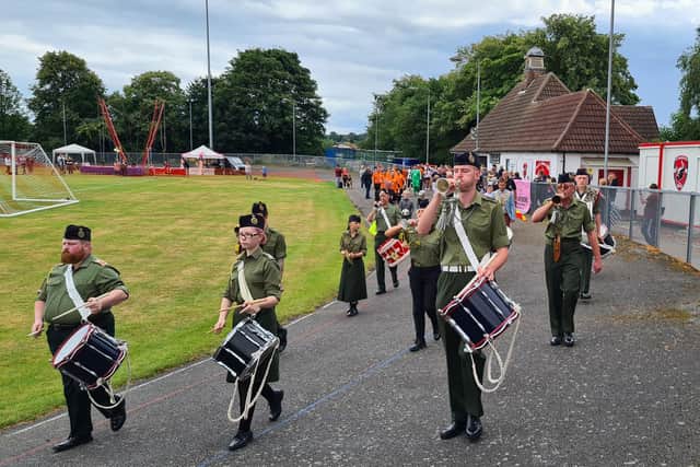 Mansfield District Corps of Drums led the teams out onto the pitch