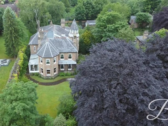A home of true distinction!.. Proudly presenting this exquisite seven-bedroom Victorian home, nestled in the sought-after conservation area of Mansfield. This Grade II listed gem stands proudly on a beautifully maintained, approximate 0.7-acre plot, offering a blend of historic charm and comfort for even the largest of families.