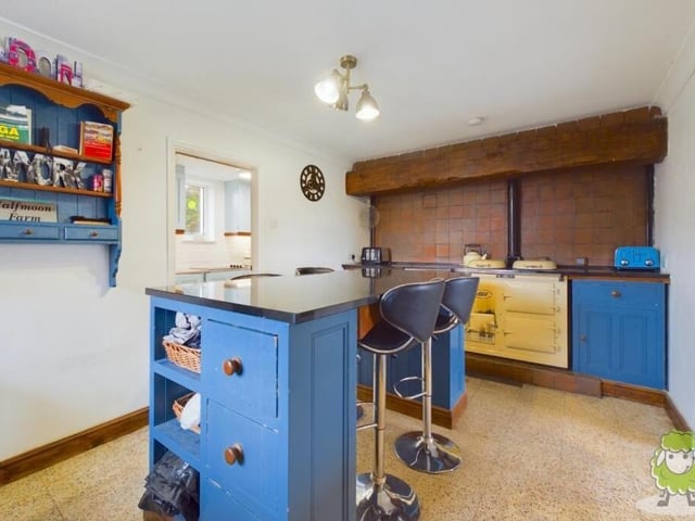 A second glance at the breakfast kitchen, which is fully equipped and has space for all your appliances.
