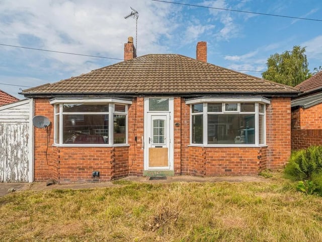 Situated on a sought after road in Mansfield, this two double bedroom bungalow offers plenty of potential for those looking to make a home their own. Ideally located, the property is just a short distance from the town centre, local shops, and everyday amenities, with excellent transport links close by. Contact Wyndham Row Ltd 01932 964578.