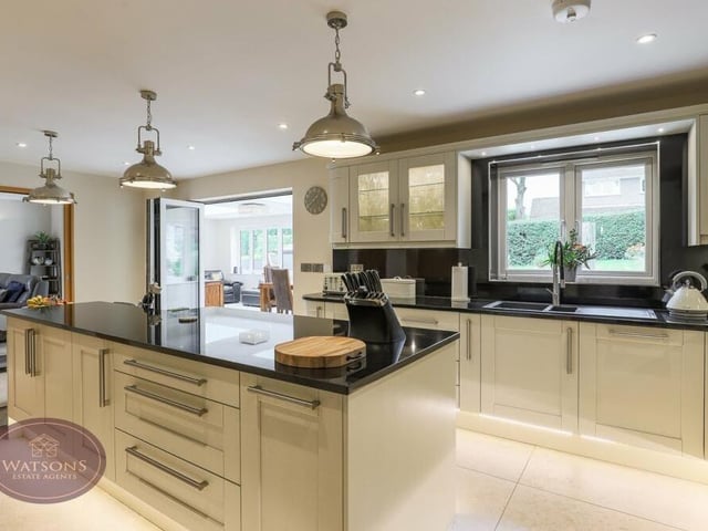 The dining kitchen even features a fitted gin bar, not to mention a porcelain tiled floor, underfloor heating, ceiling spotlights and plinth lights.