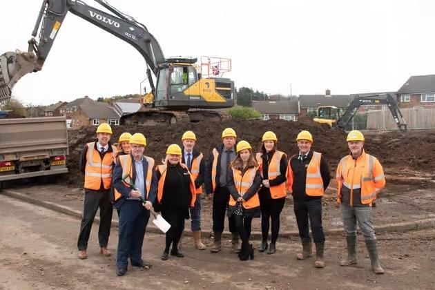Ashfield Council’s largest housing development to date, the £4.75 million project will see 18 two bedroom and 16 three-bedroom family homes built on land off Warwick Close, with work scheduled to be completed by the winter of 2023.