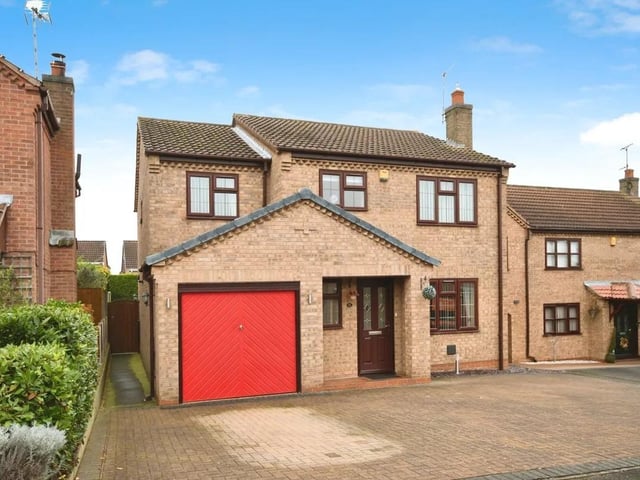 This extended property boasts five bedrooms, two bathrooms and two reception rooms. This detached home is perfectly placed in a sought after location and is a welcoming family home and perfect for entertaining family and friends.