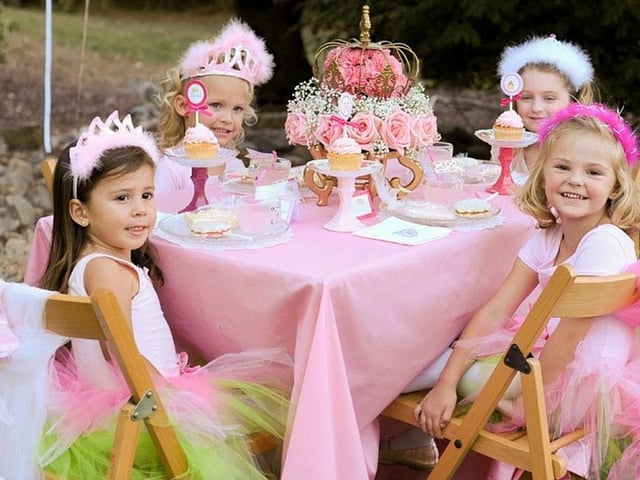 Little Princess parties are part of themed festive entertainment that has been lined up for shoppers on Mansfield Market Place this Saturday (10 am to 2 pm). The Christmas princesses will be spreading joy and sparkle, while youngsters can also create Christmas cards, crafts, wooden decorations for the tree and even reindeer food with the ARTventurers group. On hand too will be a face-painter offering free festive designs.