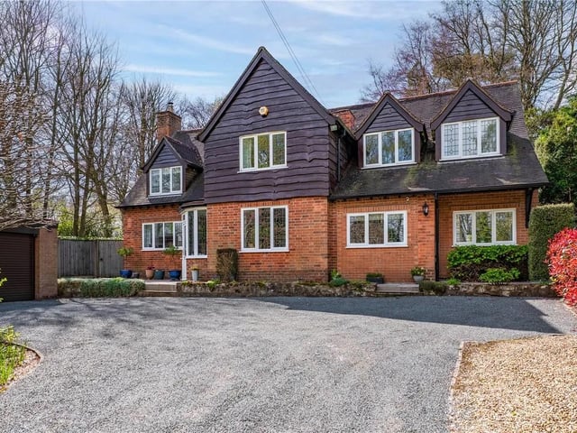 This beautiful five bedroom detached family home needs to be viewed to be appreciated. The property benefits from an internal annex, so the property would be suitable for a multiple generational family. Situated in a substantial sized plot off of the very sought after location of Nottingham Road, backing onto Newstead Abbey Grounds.