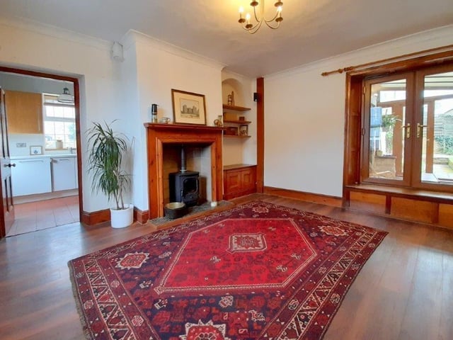 The first main room of our tour of the Kirkby cottage is this elegant living room. Spacious and stylish at the same time.