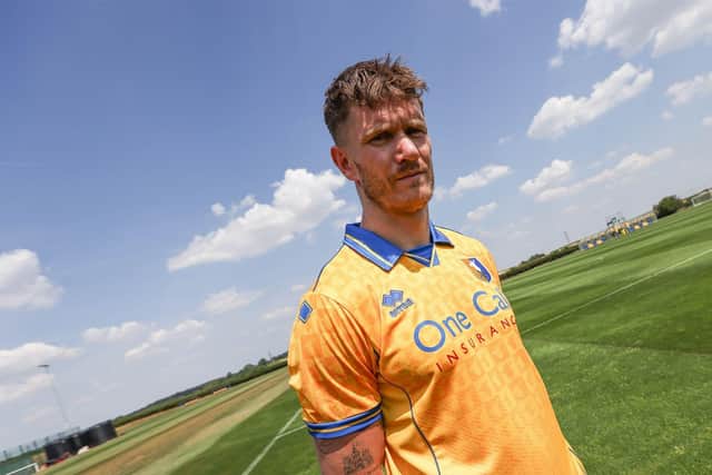 Stags have secured a second striker signing as Michael Smith joins the club.
