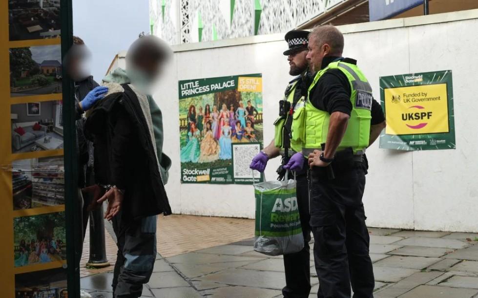 Wanted suspects caught by plain-clothed officers during Mansfield operation