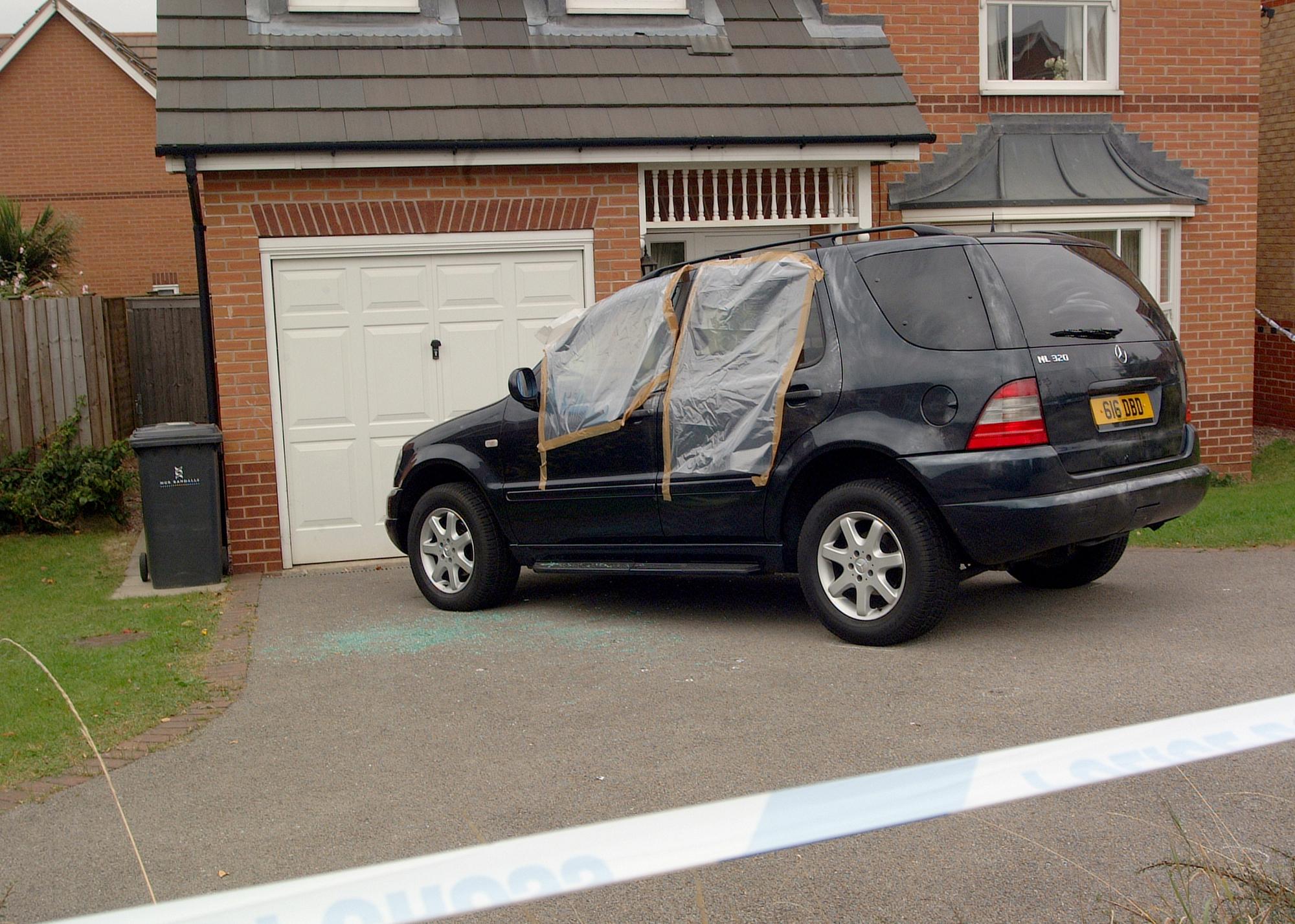 Wie ein kaltblütiger Mord in Sutton fast 25 Jahre später unaufgeklärt ...