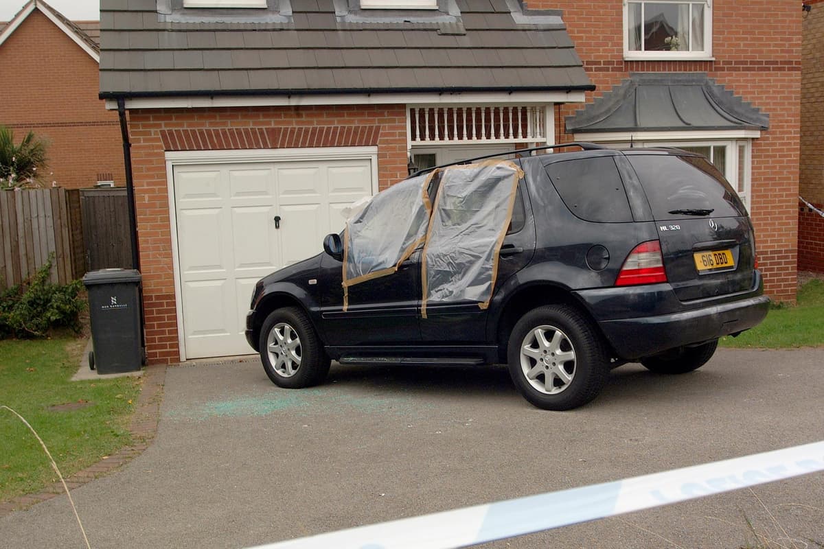 Wie ein kaltblütiger Mord in Sutton fast 25 Jahre später unaufgeklärt ...