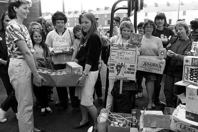 Food parcels being handed out at Hall Cross Comprehensive School, in Doncaster, in May 1984.