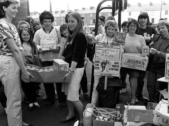 Food parcels being handed out at Hall Cross Comprehensive School, in Doncaster, in May 1984.