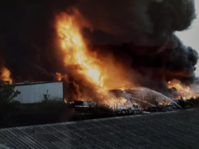 The blaze required combined efforts from multiple stations (with an array of firefighters and appliances) to extinguish the flames and safeguard the site.
