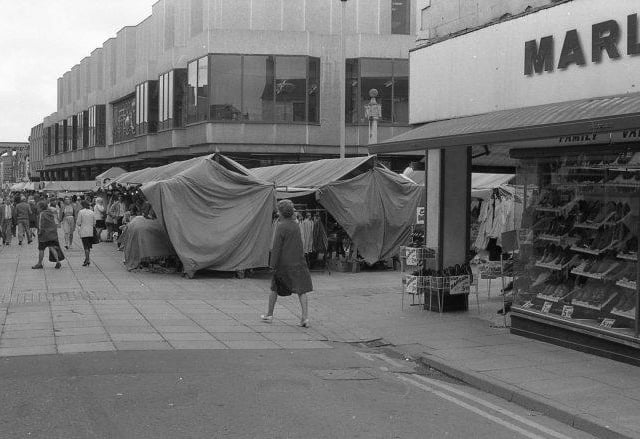 Come rain or shine, the stalls would set out their stock ready for the thousands of customers browsing each day.