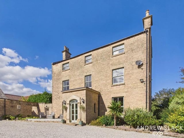 The Farmhouse, Rushley Manor – Semi-detached Georgian farmhouse with optional paddock A rare opportunity to acquire a beautifully restored semi-detached Georgian farmhouse, set within the prestigious Rushley Manor private development. Dating back to the early 1800s and constructed from local Mansfield sandstone, this elegant home offers almost 3,000 sq. Ft. Of accommodation (2912 sq. Ft.), blending Georgian character with modern comfort.
