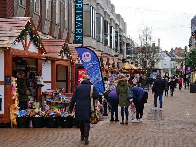 Shoppers stock up on gift at Mansfield Christmas market in 2021.