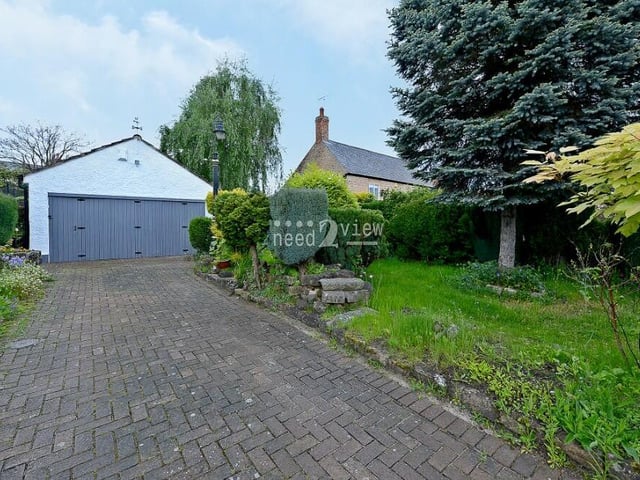 This photo gives a better impression of the spacious outbuilding, which could be put to multiple uses.