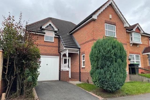 This very well presented three bedroom detached house is situated on the popular Ashfields estate. It is close to the town centre with good access to local schools, shops and all the amenities that Sutton In Ashfield has to offer. It also offers superb access to the M1 and A38 for commuting. The property briefly comprises of an welcoming entrance hallway, downstairs WC and the open plan kitchen/diner. Upstairs there are two good size double bedrooms and generous single room. The master bedroom includes a walk in wardrobe area with mirrored wardrobe doors and an en suite with WC, basin and shower with a brand new thermostatic shower. There is a good size enclosed rear garden that is mainly laid to lawn with a patio and to the front of the property is a driveway for off road parking and an integral garage. Contact Bairstow Eves - Sutton-In-Ashfield on 01620 567145.