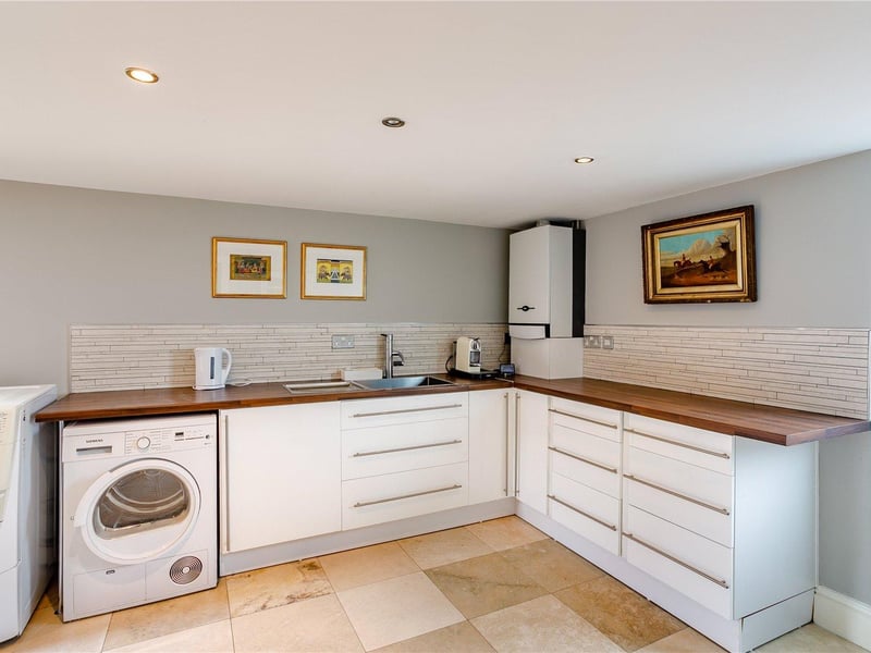 To the ground floor of the annexe is a sizeable, vaulted sitting room, a kitchen diner and a snug.