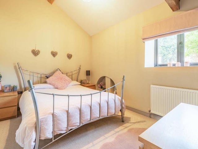 Here is the second double bedroom at Stone Steps Barn. It has a large alcove space to house free-standing wardrobes, plus a feature ceiling truss.