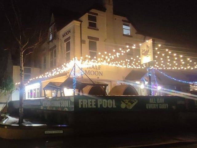 Half Moon, South St, Hucknall: A family-friendly pub and restaurant, housed in a building that dates back to 1868. The pub was extensively refurbished before reopening in 2014. It is known for its food, cocktails, and weekend DJs. Rated: 4.1 (77 reviews).