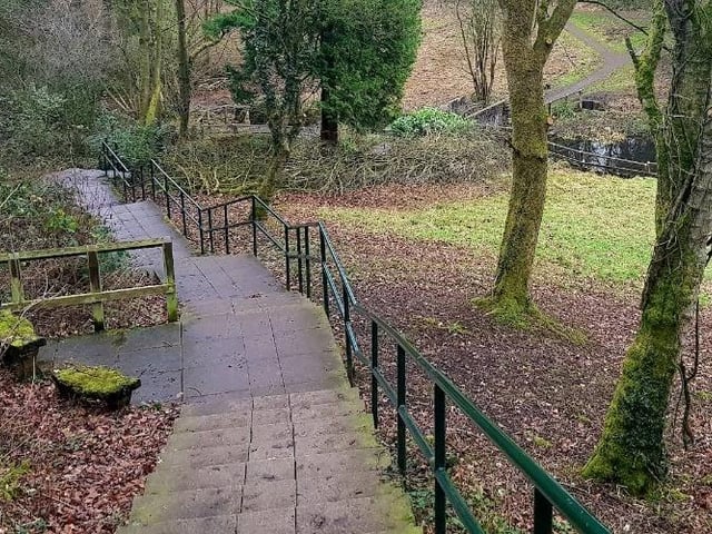 Portland Park Country Park is a Green Flag award-winning local nature reserve in Kirkby in Ashfield, well-known for its abundant wildlife, historic woodland, and accessible paths. Terrain: While main paths are accessible, some areas in the woodland can be steep.