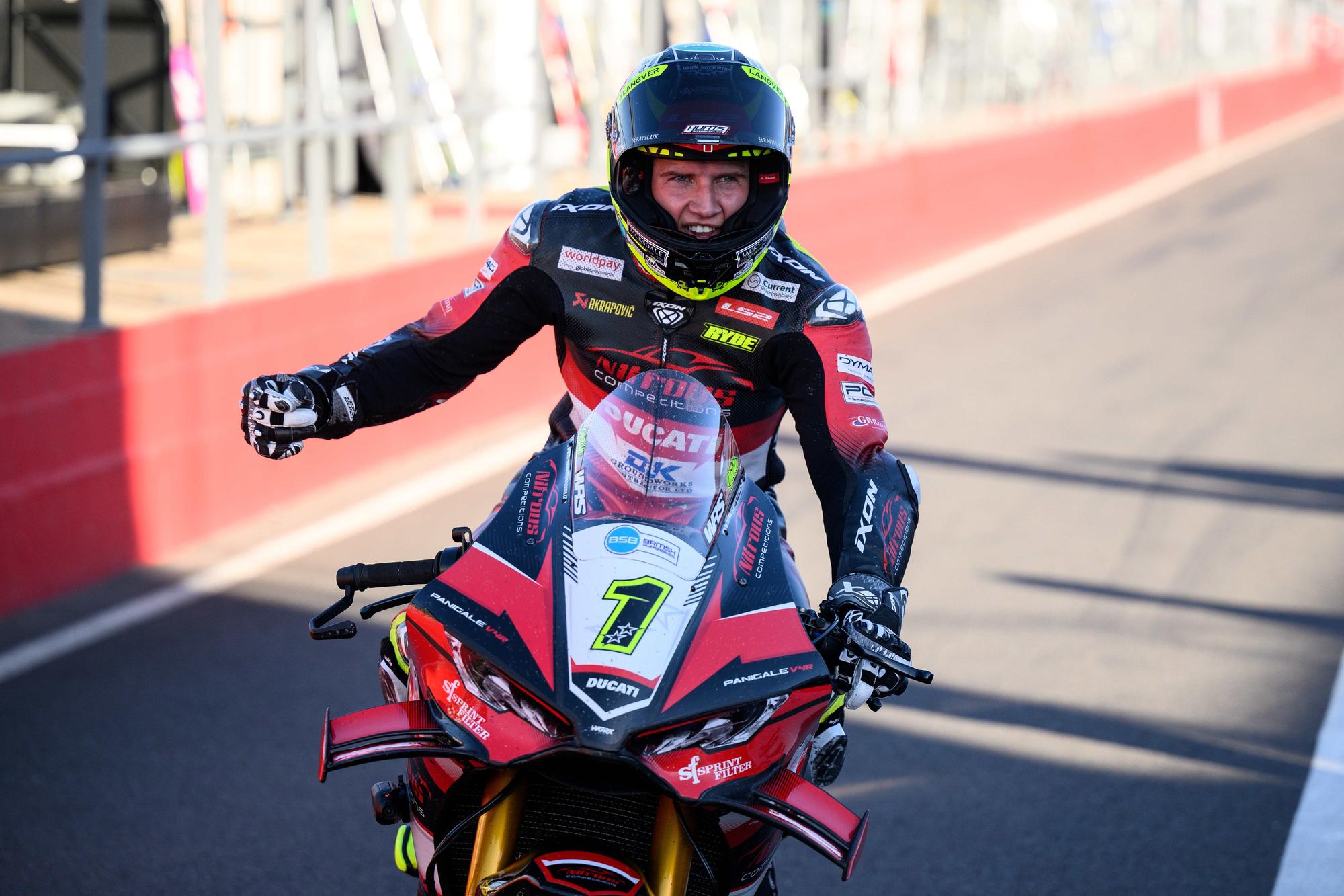 Kyle Ryde gewinnt die ZYN British Superbike Championship in Donington Park