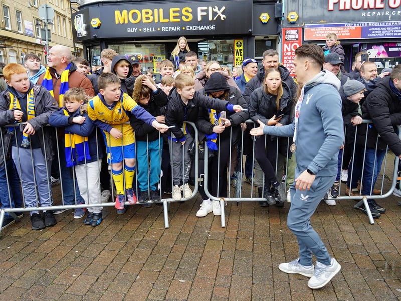 Crowds packed into Mansfield town centre this afternoon to salute their heroes.