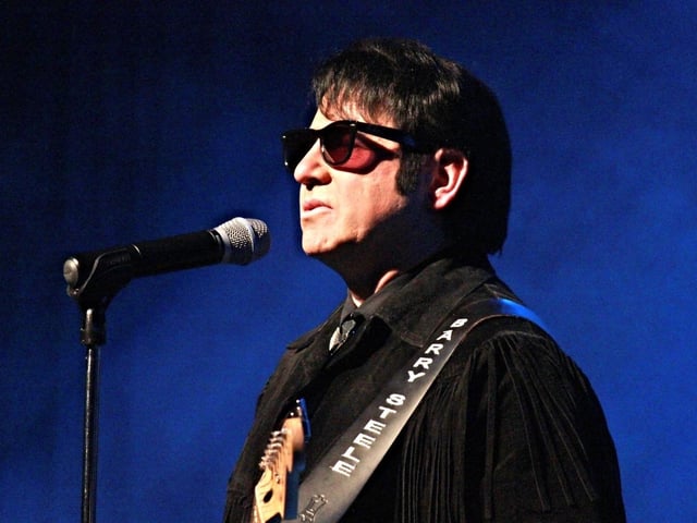You're sure to be dancing in the aisles at Retford's Majestic Theatre on Friday night when acclaimed singer Barry Steele, and a fabulous cast of musicians, revives the music of The Big O, aka Roy Orbison, and others, including Chris Isaak and the Traveling Wilburys. According to the promoters, 'Barry Steele And Friends' is a tribute show that brings "top-class rock 'n' roll with style".