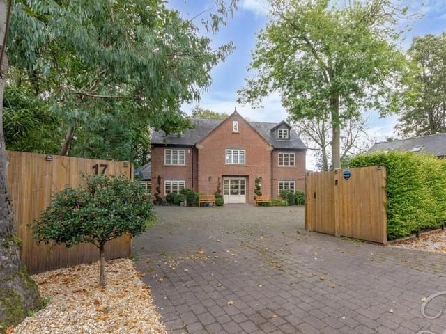 This 6 bed detached house in Crow Hill Rise, Mansfield is on the market for £730,000 and nestled within a gated development in a highly regarded conservation area.