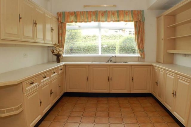 The large kitchen offers plenty of space for family mealtimes. Image by Zoopla.
