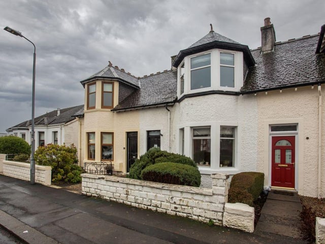 2 bedroom mid terrace house in Paisley.
Average house price in Renfrewshire - £133,496.