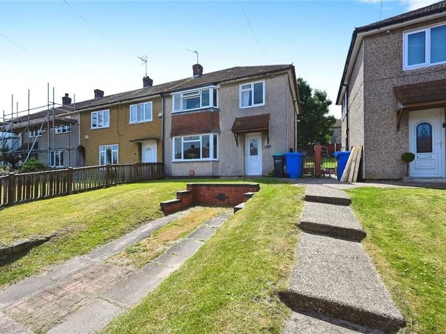 A well-presented three bedroom end terrace positioned in a sought-after area of Mansfield, this property offers a fantastic opportunity for prospective first time buyers, or investor landlords looking to extend their portfolio.