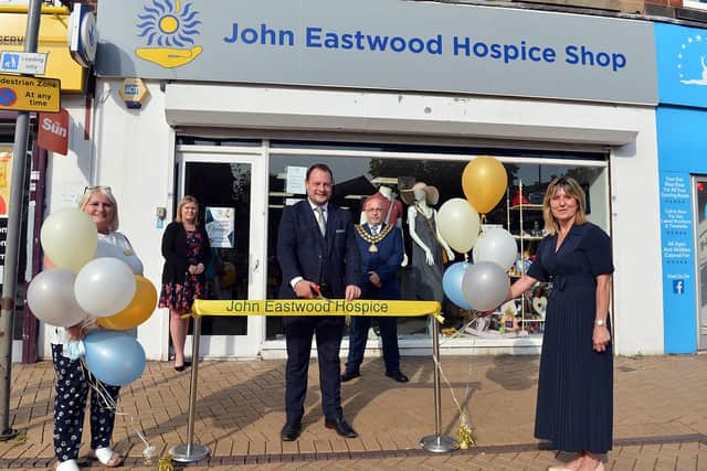 John Eastwood Hospice Trust hospice shop re opening at Thomas House Portland Sq Sutton in Ashfield. Being opened by Council leader Jason Zadrozny. L-Jill Johnson shop manager, Tracey Barker deputy trust manager, Council leader Jason Zadrozny, Cllr Andy Meakin chairman Ashfield dist council and Sharon Williams trust chief exec.