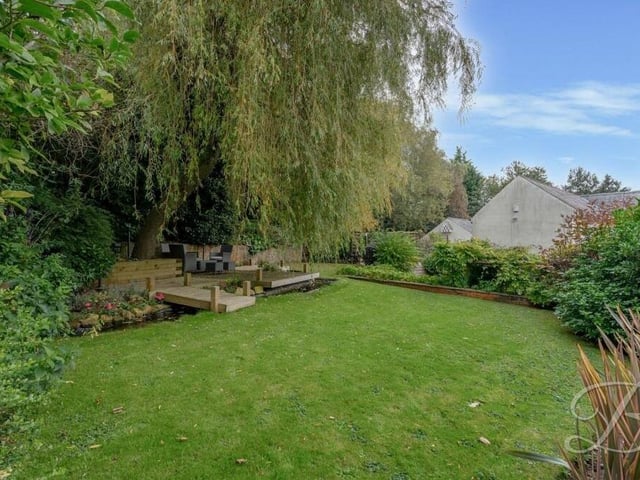 One of many shots of the garden that could be a scene from a picture postcard.