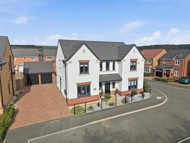 We have pleasure in offering to the market this modern five double bedroom detached family home in a small cul-de-sac village location with open countryside front views. A double fronted, modern and impressive five double bedroom detached family home occupying a corner plot with a superb landscaped rear garden, substantial block paved driveway for up to six cars and a detached double garage. The property is situated on the brand new and highly sought after Thoresby Vale development on the edge of Edwinstowe in a fantastic, small cul-de-sac position opposite open green space with lovely open countryside front views.
