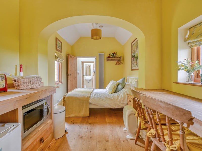 This property is a complete guest suite located in Arnold, boasting a rating of 4.96 and recognised as a guest favourite. It is ideal for two guests, featuring one bed. The suite is a newly converted small wing of an Edwardian house, situated on 1.3 acres of gardens and woodland. Guests can enjoy a tranquil oasis with beautiful views, making it the perfect place to unwind. Just £58 for a night. For further details and to book your stay, see: www.airbnb.co.uk