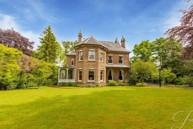 This 7 bed detached house in Crow Hill Drive, Mansfield is on the market for £875,000. This Grade II listed Victorian property sits on a plot of around 6000 square feet.