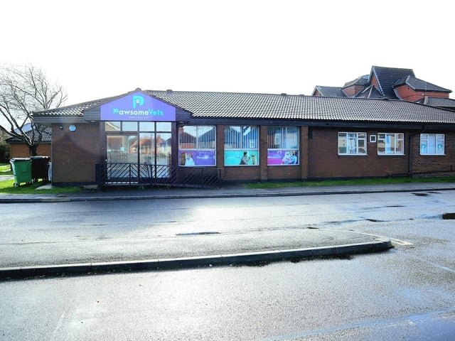 Pawsome Vets, located at The Surgery on Harwood Close, Skegby Road, Sutton, boasts an impressive five-star rating, supported by over 200 reviews. One satisfied customer noted, "You provide excellent service, and your staff are helpful and friendly." For more information, visit pawsomevets.co.uk