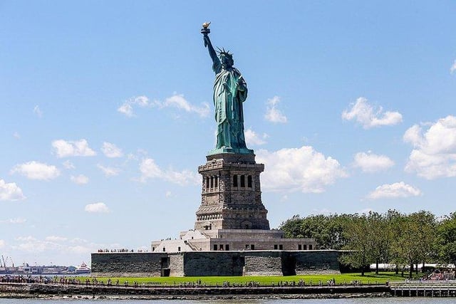 With this tour from ExperienceFirst, you'll enjoy a visit to the iconic Statue of Liberty, with your guide taking you through Lady Liberty's pedestal and observation decks, and through the Great Hall exhibits at Ellis Island.